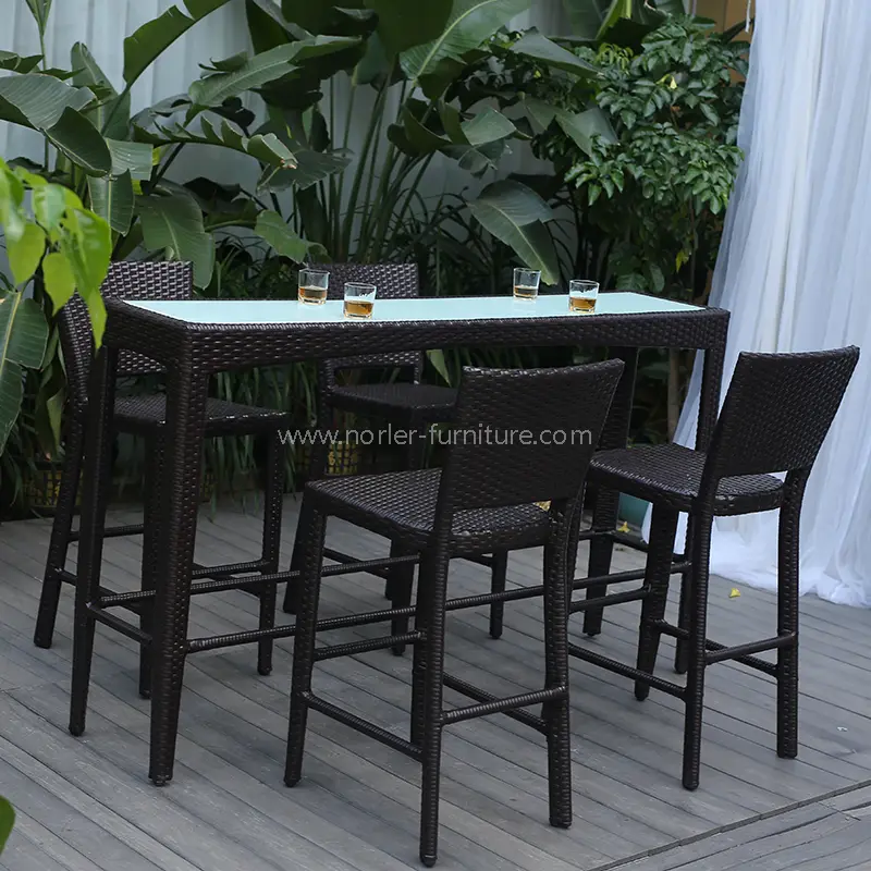 Как да изберете най-добрия външен бар комплект за вашия двор или вътрешен двор